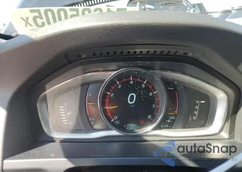 2015 Volvo S60 Premier z USA, uszkodzony, nr VIN YV126MFK5F1336215